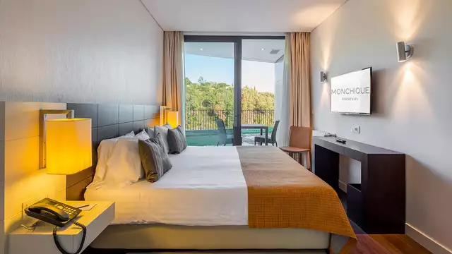 Escapada en suite en el Algarve con trato VIP: copa de bienvenida y dulces en la habitación