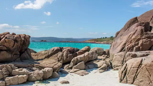 Evasione con cocktail di benvenuto in un hotel incantevole con vista mare ad O Pindo