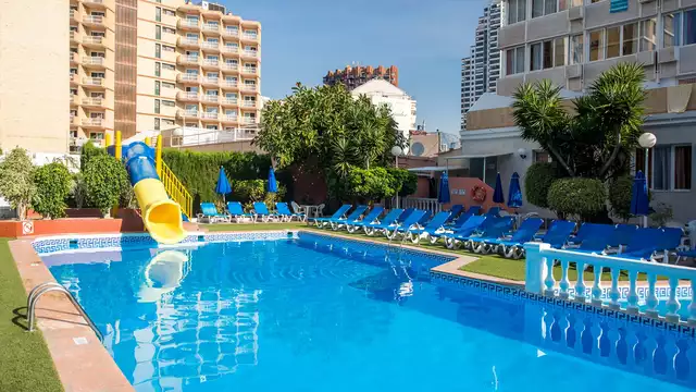 Profitez des couleurs de la Méditerranée dans la ville oisive de Benidorm