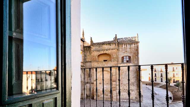 Elegancia y romanticismo en un reformado palacio frente a la Catedral de Coria