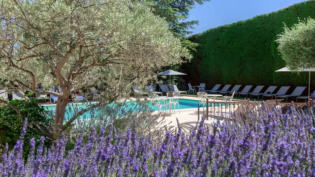 Gastronomisch weekend in een suite met privébubbelbad in een charmant 5-sterrenhotel in de buurt van Avignon