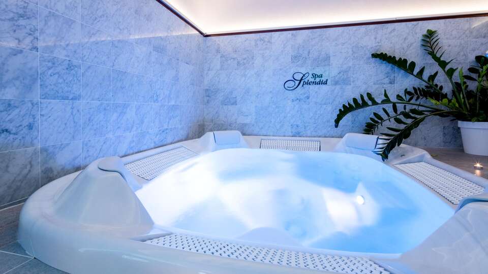 Escapade detente avec baignoire balneo en chambre a Nice