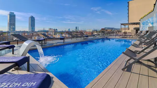 Uitje voor de zintuigen: diner, toegang tot spa en cava in Barcelona