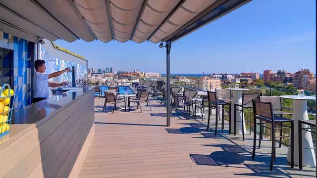 Escapade avec dîner et détails romantiques à Barcelone