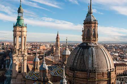 Ontdek de magie en de schatten van Zaragoza met ontbijt en fles cava cadeau
