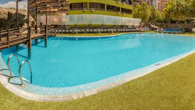 Fête à Benidorm : profitez de la formule tout compris dans un hôtel réservé aux adultes
