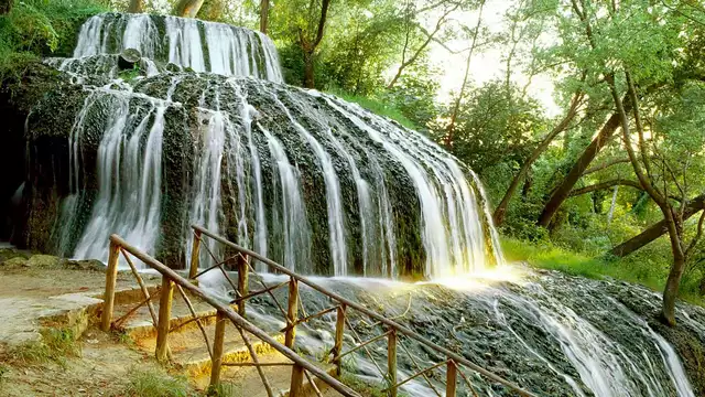 Escapada con historia: visita el Monasterio de Piedra, circuito termal y media pensión