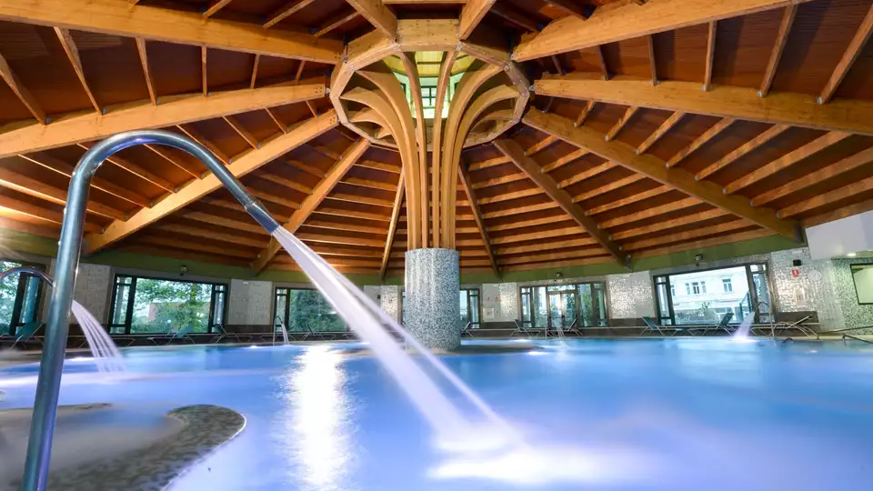 Romanticismo Premium con cena spa fruta con chocolate y cava