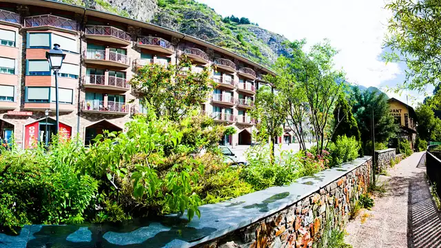 Aventura y relax: escapada en pleno corazón de Andorra con entradas para Caldea.