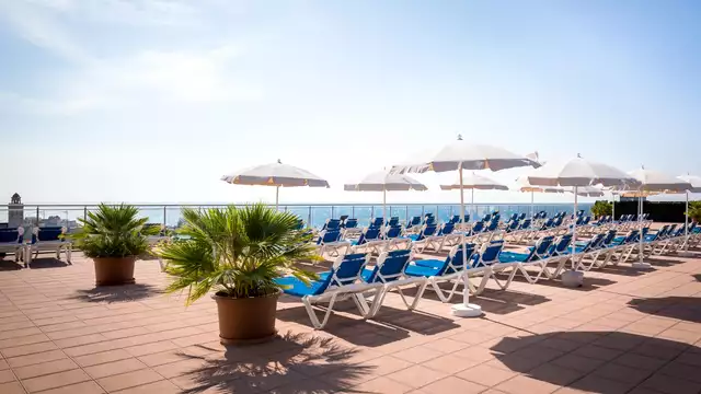 Régalez-vous lors d’une escapade remplie de chaleur et de sable fin à Calella en demi-pension