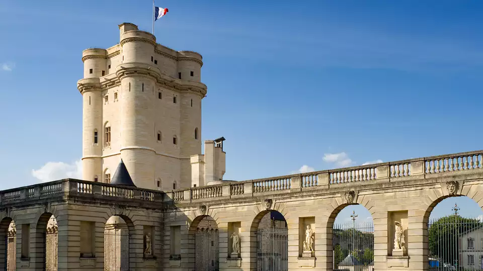 Escapade en studio superieur au c ur de la capitale avec visite du chateau de Vincennes