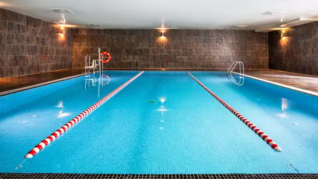 Escapade avec dîner, piscine intérieure et billets de casino près de Valence