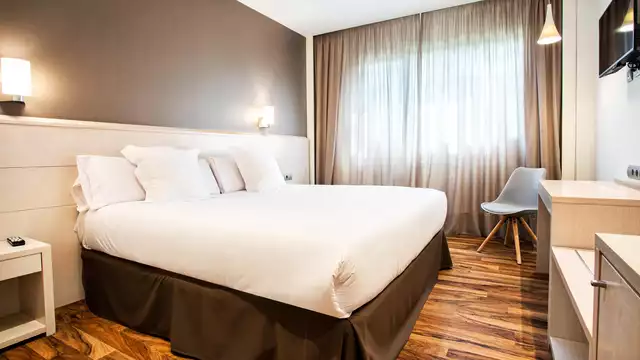 Escapade voor 2 in Paterna: romantiek, casinokaartjes en toegang tot de sauna en het zwembad