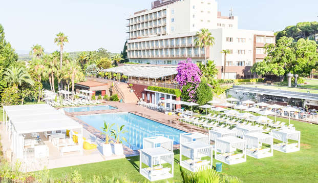 Escapada en un 5* con botella de cava y upgrade a habitación Superior en Lloret de Mar