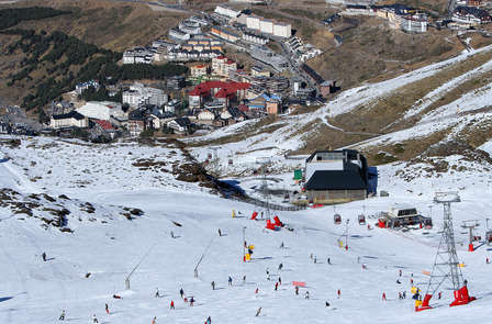 Vertrek naar de Sierra Nevada met een skipas en ontbijt inbegrepen