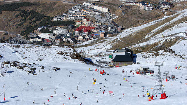 Vertrek naar de Sierra Nevada met een skipas en ontbijt inbegrepen