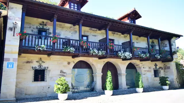 Romanticismo en una casona típica con bañera o ducha de hidromasaje en la habitación