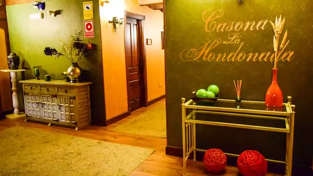 Romanticismo en una casona típica con bañera o ducha de hidromasaje en la habitación