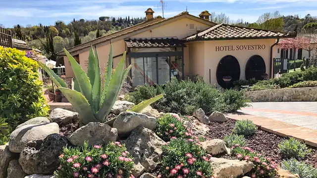 Hôtel à San Gimignano : au coeur des collines toscanes avec piscine et petit déjeuner