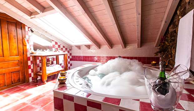 Experiencia exclusiva: Escapada Relax con jacuzzi privado en la habitación en junior suite superior