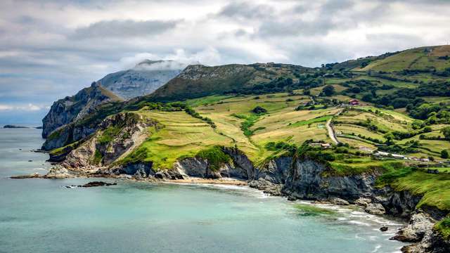 Escapada en Familia en una suite de lujo con Bañera de hidromasaje y Chimenea cerca de la playa