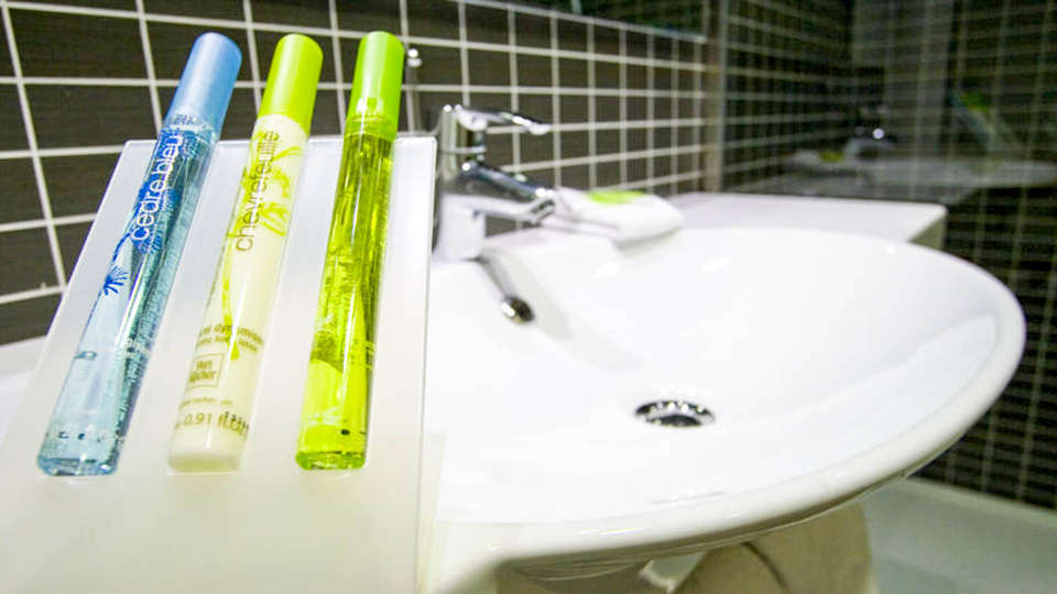 AXOR Barajas - EDIT_bathroom_1.jpg