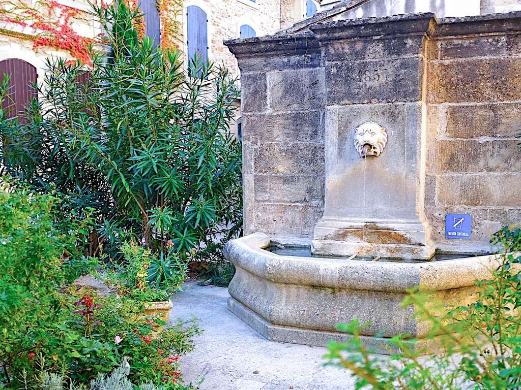 Charme provençal dans une batisse de charme - 2* - 17