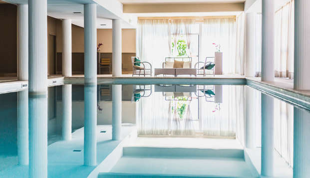 Weekend romantico vicino a Firenze in Resort con cena, centro wellness e piscina coperta