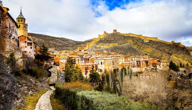 Escapada con encanto: acceso al spa y visita guiada en el Maestrazgo