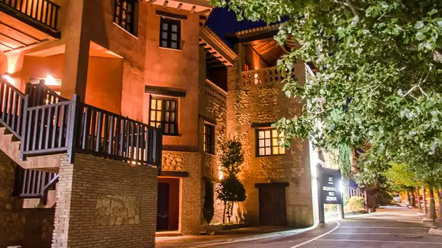 Wijntoerisme aan de voet van de Sierra Nevada: overnachting met diner, bezoek wijnhuis en proeverij