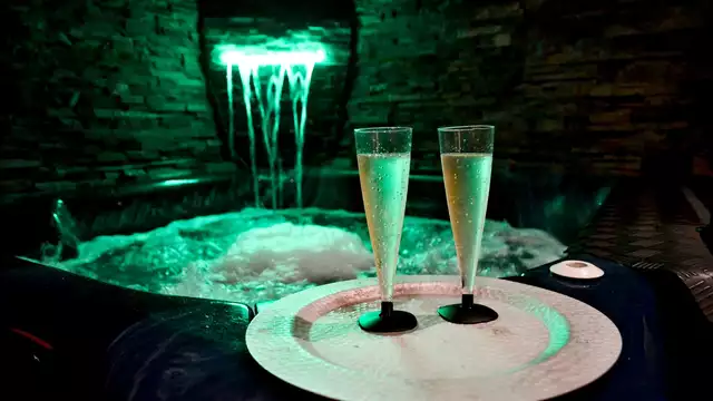 Relax en privado: escapada con acceso al spa privado y copa de cava en el jacuzzi