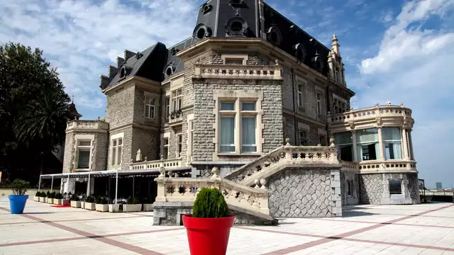 Escapade romantique avec diner gastronomique dans un hotel face a la mer