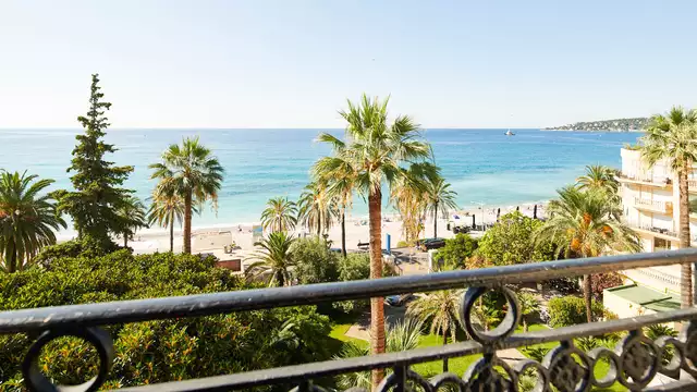 Séjour paisible avec vue sur la mer à Menton