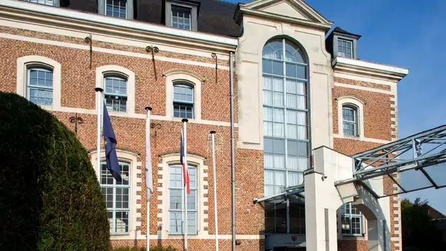 Romantiek en diner in een luxueuze ruimte met rode bakstenen in het hart van Rijsel