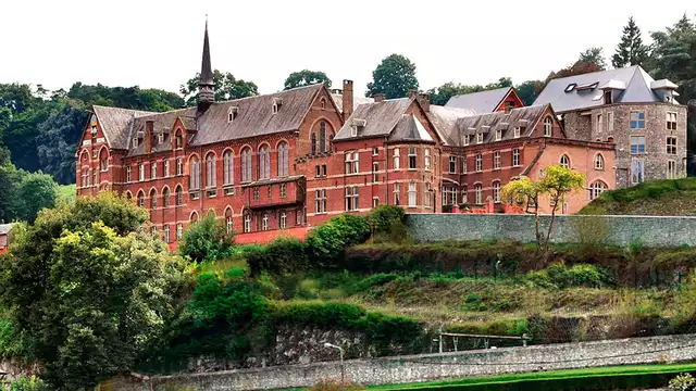 Karakteristiek verblijf in een voormalig klooster met prachtig uitzicht over Dinant