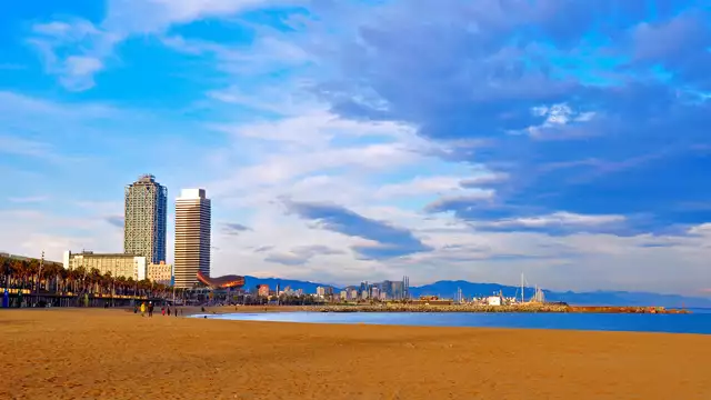 Ontdek Barcelona in een kamer met uitzicht op de stad en inclusief ontbijt
