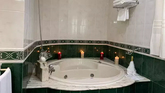 Weekend in een suite: Geniet van een weekend in Antequera met diner en een jacuzzi op de kamer