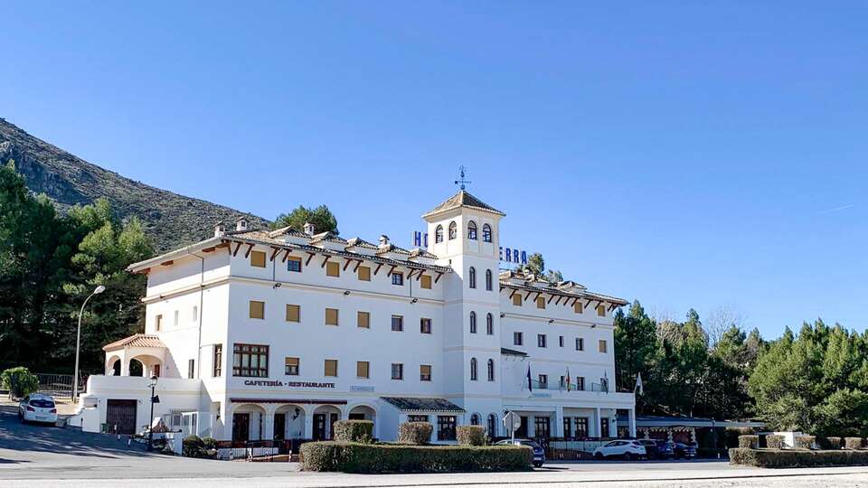 Escapada Romantica con cena y jacuzzi privado en Suite cerca de Antequera