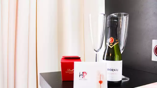 Escapada Romántica con cava en hotel boutique en pleno centro de Málaga