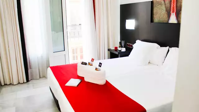 Escapada Romántica con cava en hotel boutique en pleno centro de Málaga