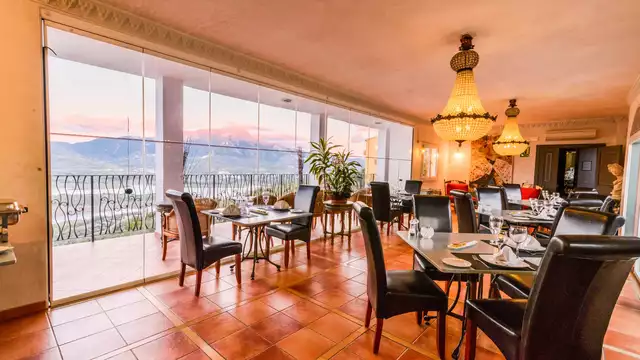 Escapada a las afueras de Malaga en Junior Suite con desayuno y cava