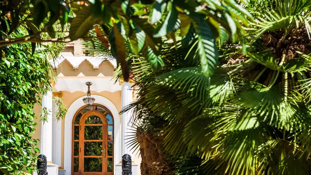Escapada a un hotel 5* en Xerta con visita a viñedos y degustación de vino