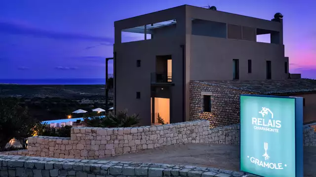 Séjour en chambre quadruple dans un domaine avec piscine dans la campagne de Ragusa