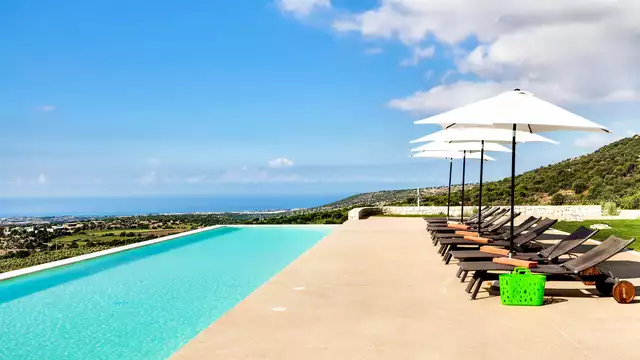 Séjour en chambre quadruple dans un domaine avec piscine dans la campagne de Ragusa
