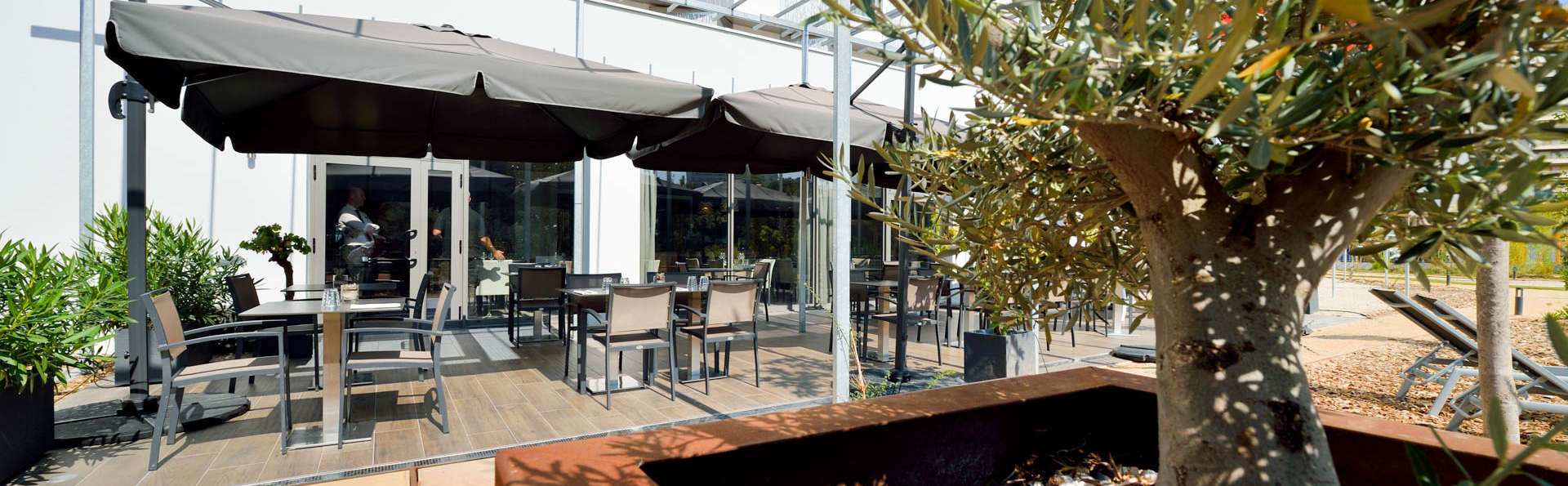 AC By Marriott Marseille Prado Velodrome - EDIT_Garden.jpg