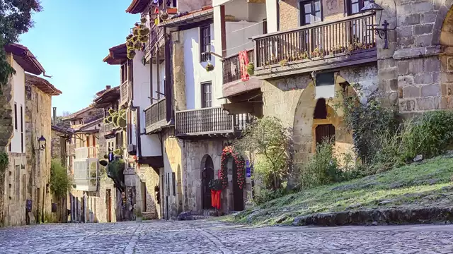 Escapada Romántica en habitación superior y cocktail en un bosque en Selores