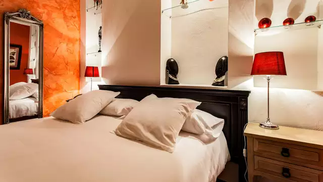 Escapada Romántica en habitación superior y cocktail en un bosque en Selores
