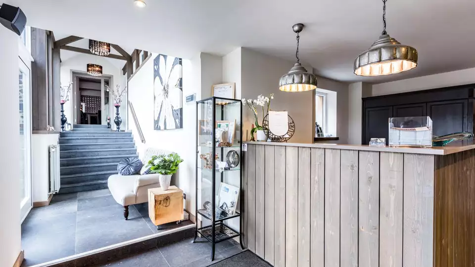 Environnement de randonnee magique et un diner plats dans les Ardennes