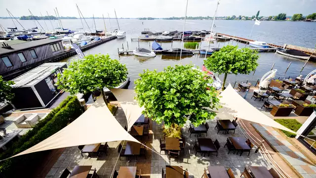 Cena per due persone in un hotel 4* sull'acqua a Loosdrecht (Paesi Bassi)