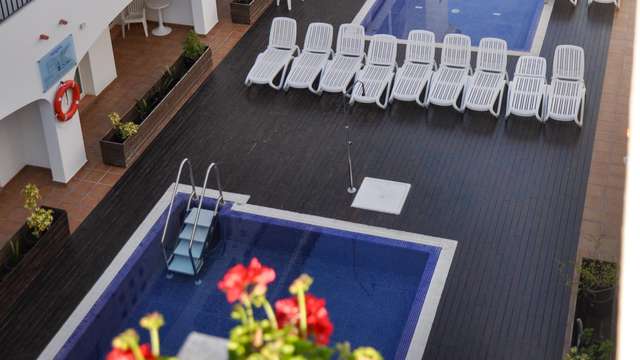 Escapada en Peñiscola en apartamentos junto al mar con media pensión y niño gratis